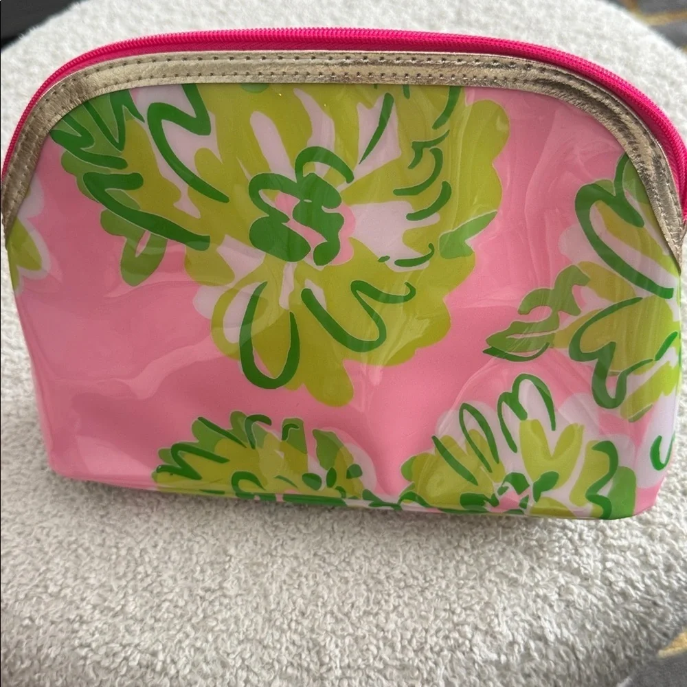 Lilly Pulitzer (Estes Lauder) floral shiny plastic zipper close makeup bag. New.